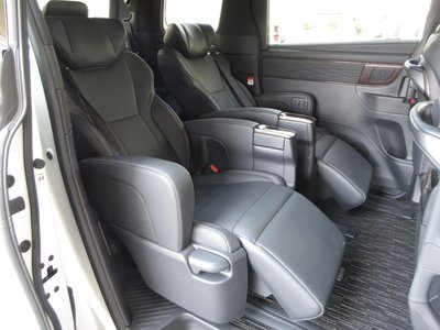 صورة 19 لـ 2025 Toyota ALPHARD