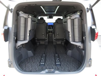 صورة 21 لـ 2025 Toyota ALPHARD