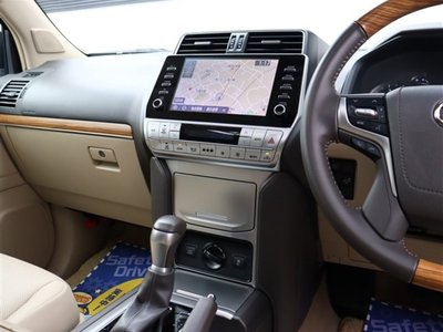 2023 Toyota LAND CRUISER PRADO photo 11