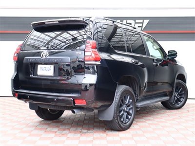 2023 Toyota LAND CRUISER PRADO photo 6