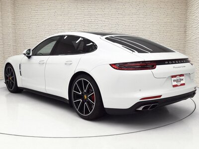 صورة مصغرة 2 لـ 2018 Porsche PANAMERA
