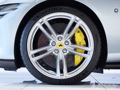 صورة 41 لـ 2021 Ferrari ROMA