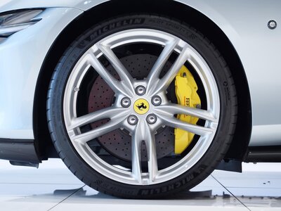 صورة 40 لـ 2021 Ferrari ROMA