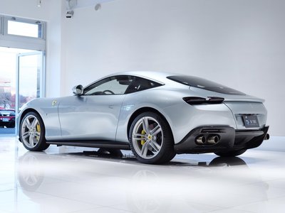 صورة 33 لـ 2021 Ferrari ROMA