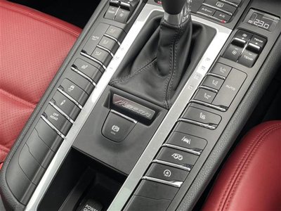 2021 Porsche MACAN thumbnail 17