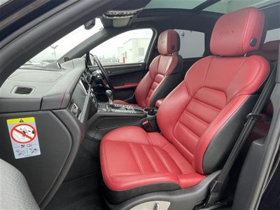 2021 Porsche MACAN thumbnail 28