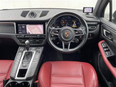 2021 Porsche MACAN photo 2
