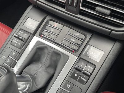 2021 Porsche MACAN photo 16