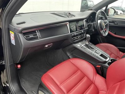 2021 Porsche MACAN thumbnail 26