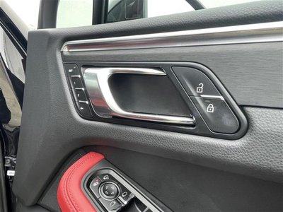 2021 Porsche MACAN thumbnail 25