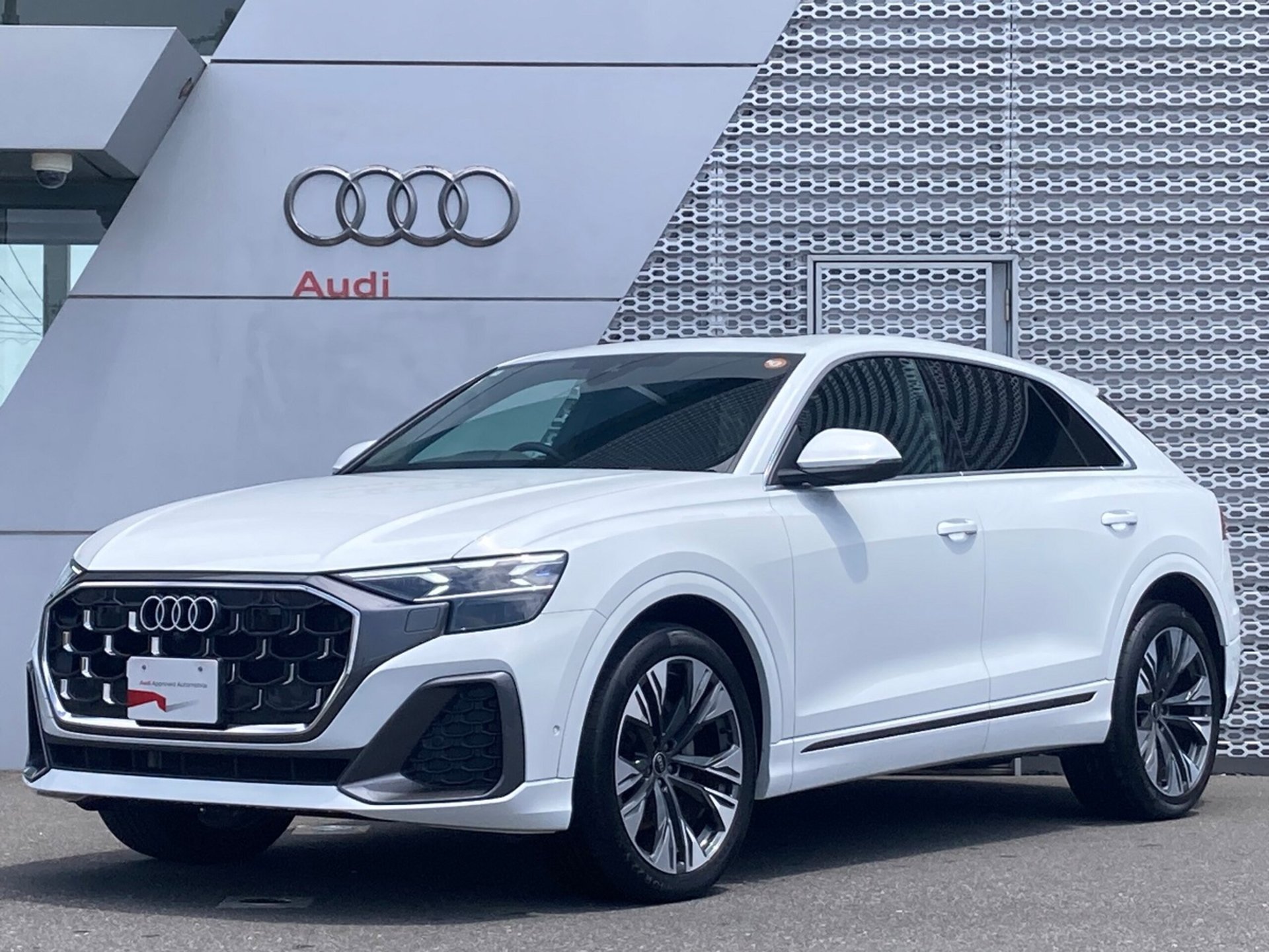 صورة 1 لـ 2024 AUDI Q8