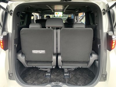 صورة 37 لـ 2023 Toyota ALPHARD