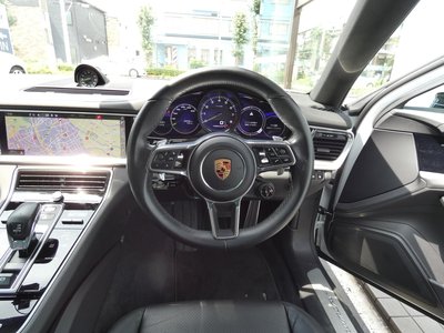 2018 Porsche PANAMERA — миниатюра 5