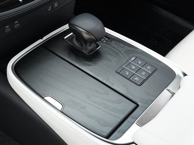 2023 Lexus LS thumbnail 18
