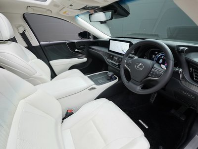 2023 Lexus LS thumbnail 17