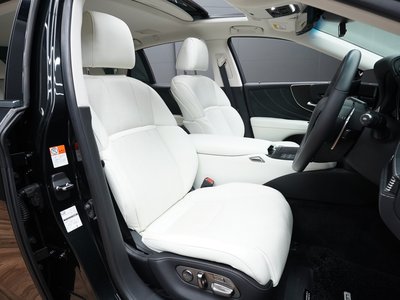 2023 Lexus LS thumbnail 20