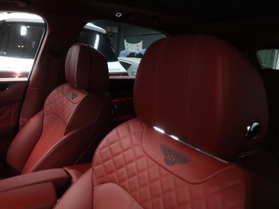 2018 Bentley BENTAYGA — фото 25