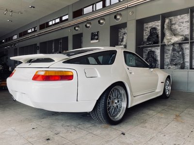 1988 Porsche 928 photo 4
