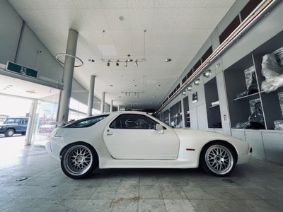 1988 Porsche 928 photo 3