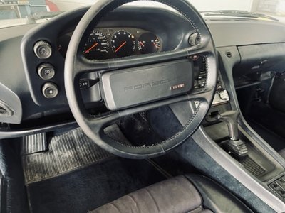 1988 Porsche 928 照片 26