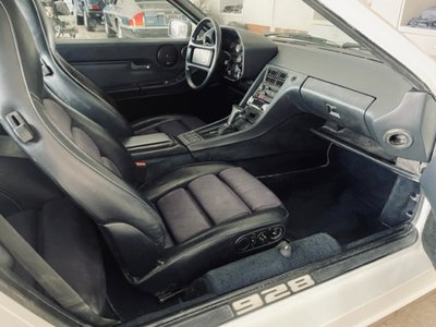 1988 Porsche 928 photo 13