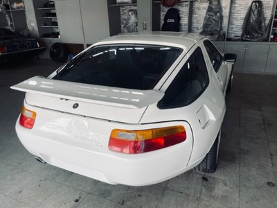 1988 Porsche 928 photo 5