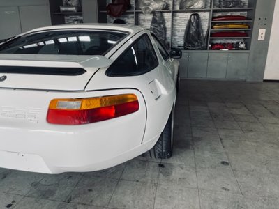 1988 Porsche 928 photo 7