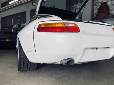 1988 Porsche 928 照片 40