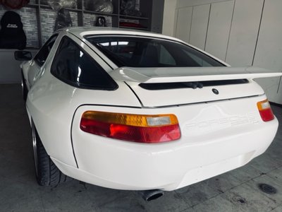 1988 Porsche 928 照片 18