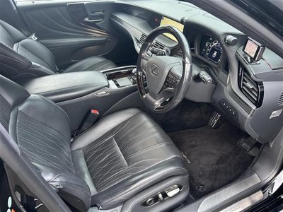 2017 Lexus LS photo 12
