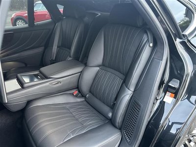 2017 Lexus LS thumbnail 19