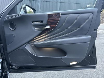 2017 Lexus LS thumbnail 39