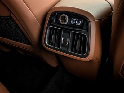 2021 Maserati LEVANTE — миниатюра 38