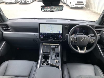 صورة 5 لـ 2025 Lexus GX