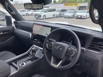 صورة 35 لـ 2025 Lexus GX