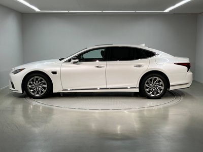 2023 Lexus LS photo 4