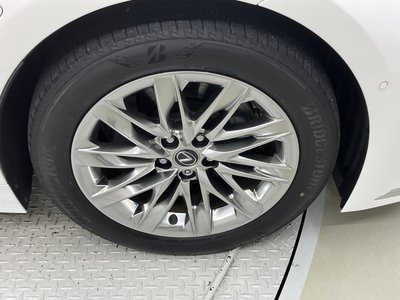 2023 Lexus LS thumbnail 26