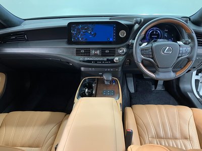2023 Lexus LS photo 8