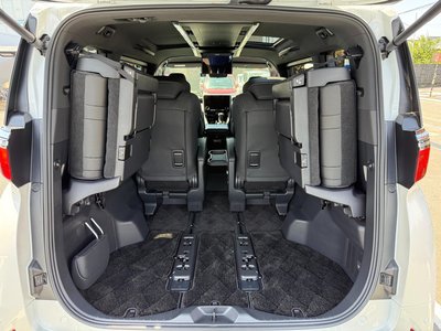 صورة 15 لـ 2024 Toyota ALPHARD