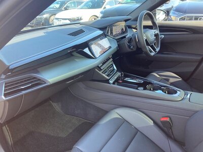 صورة 41 لـ 2021 AUDI E-TRON GT QUATTRO