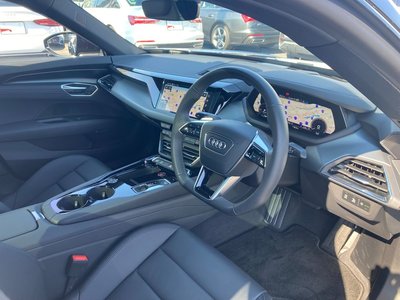 صورة 35 لـ 2021 AUDI E-TRON GT QUATTRO