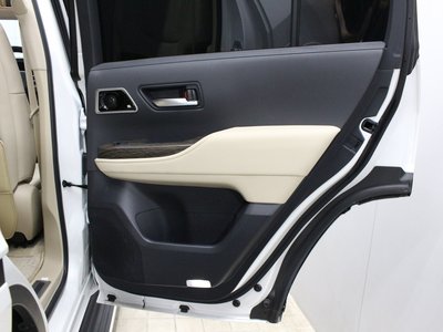 2025 Toyota LAND CRUISER 300 照片 74