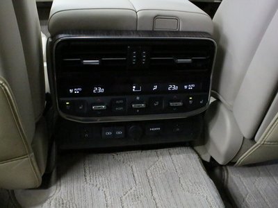 2025 Toyota LAND CRUISER 300 照片 77