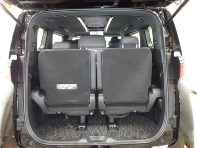 صورة 16 لـ 2025 Toyota ALPHARD