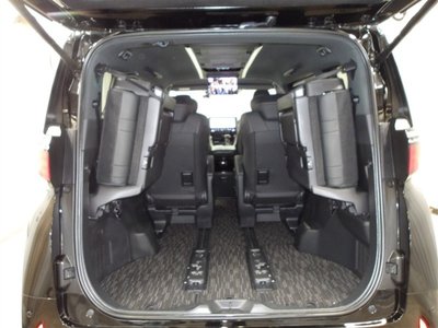 صورة 17 لـ 2025 Toyota ALPHARD