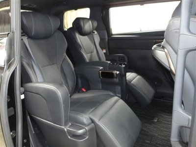 صورة 14 لـ 2025 Toyota ALPHARD