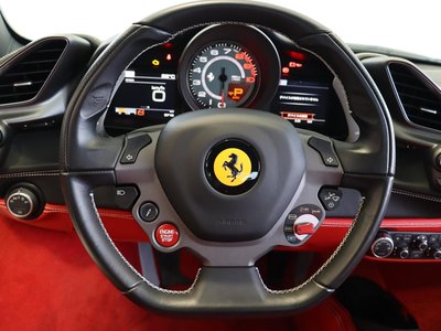 2016 Ferrari 488 GTB 照片 16