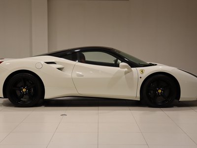 2016 Ferrari 488 GTB 照片 11