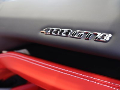 2016 Ferrari 488 GTB 照片 15