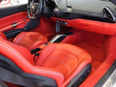 2016 Ferrari 488 GTB 照片 21